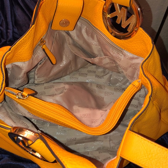 (SOLD) Micheal Kors Large Hobo - Picture 6 of 6